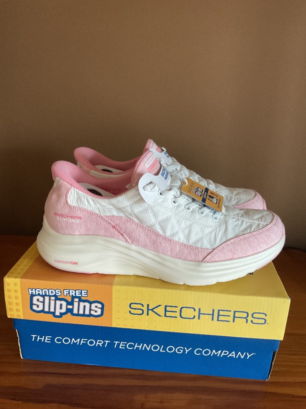 Skechers Slip Ins Comfort Foam Sneakers size 9.5  NWT CUTE
